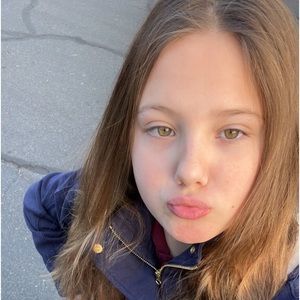 Meet your Posher, Clio